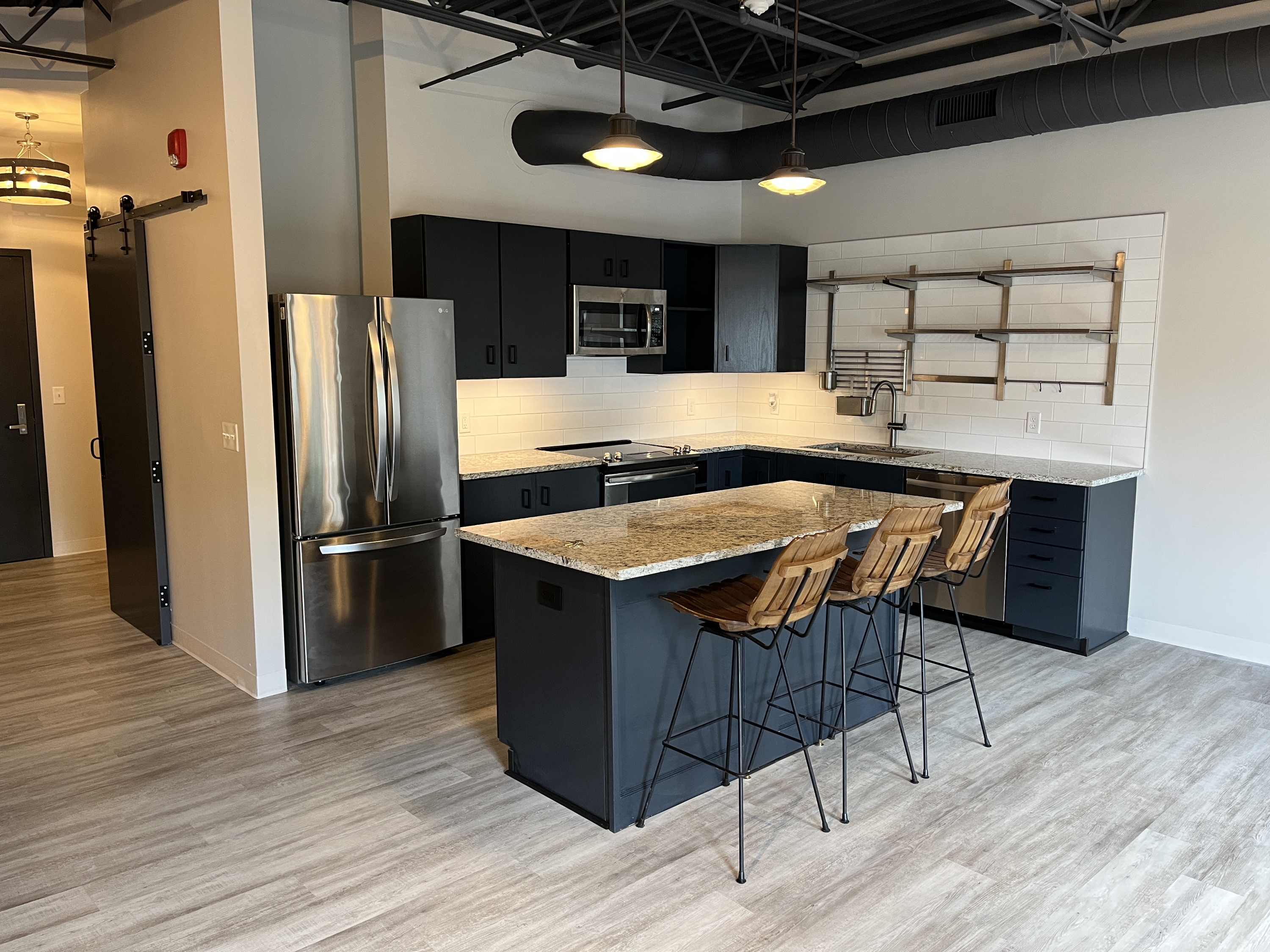 337 University Avenue - 2D